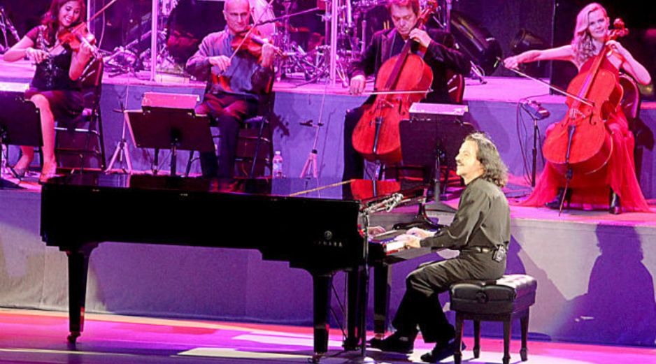 Yanni fue acompañado durante su presentación por un grupo de 15 músicos. EL INFORMADOR / A. Hinojosa