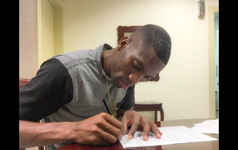 Después de presentar los exámenes médicos, el guardameta ecuatoriano podrá incorporarse a los entrenamientos. TWITTER / @Rayados