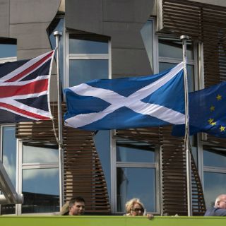 Fitch rebaja calificación soberana del Reino Unido