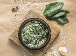 Las espinacas contienen oxalato, el cual funciona como probiótico para alimentar a las bacterias saludables de los intestinos. SUN / ARCHIVO