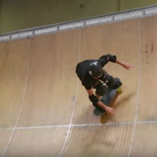 A los 48 años, Tony Hawk recrea su mayor truco en patineta