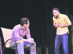 La escenografía es minimalista, donde el mayor peso cae en los actores mientras están en escena. ESPECIAL /
