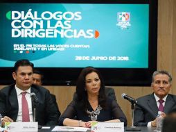 Willy Ochoa, Carolina Monroy y Arturo Zamora durante el encuentro dialogos con la dirigencia. ESPECIAL /