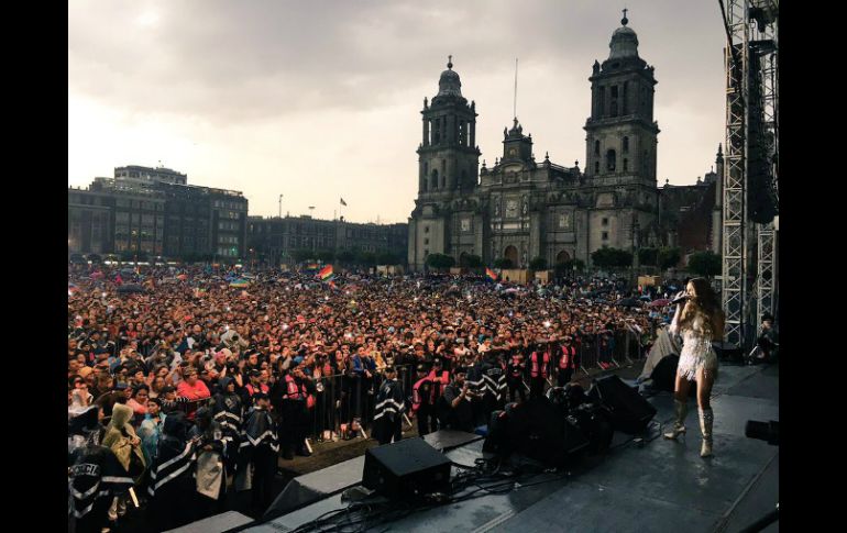 Ninel Conde participó en la marcha gay realizada el fin de semana pasado en la Ciudad de México. TWITTER / @Ninelconde