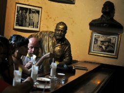 El Floridita se ha convertido en uno de los lugares de peregrinaje obligados para los numerosos admiradores de Hemingway. EFE / ARCHIVO