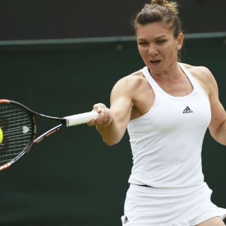 Halep avanza con paso firme en Wimbledon