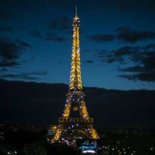 La Torre Eiffel lucirá iluminación de la bandera de Turquía