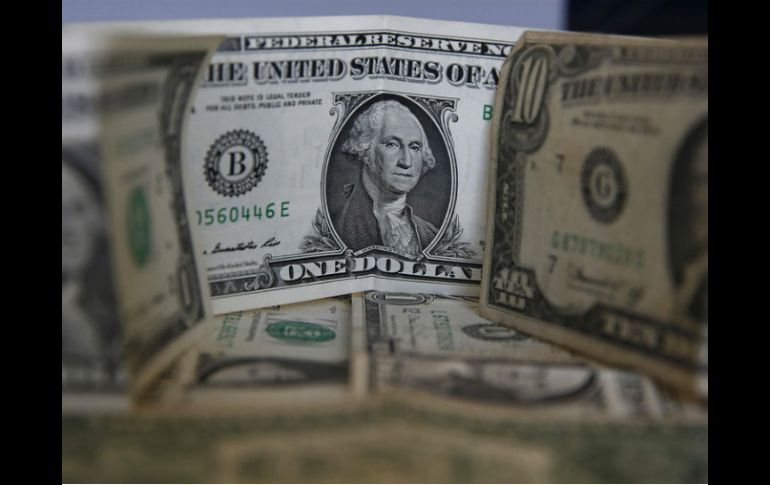 Con esta acción se busca evitar que la depreciación del peso frente al dólar acabe en un desanclaje de las expectativas de inflación. EFE / ARCHIVO