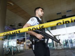 La policía antiterrorista detuvo a otras nueve personas en la ciudad costera de Esmirna. EFE / S. Suna