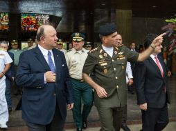 Luis Villegas, ministro de Colombia, señala que han avanzado en la lucha contra el contrabando, aunque 'todavía hay cosas por hacer'. EFE / M. Gutiérrez