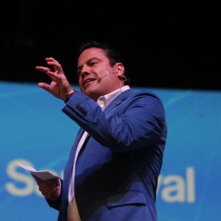 Aristóteles ofrece seis espacios en el Gobierno a campuseros