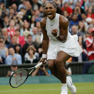 Serena Williams se mantiene viva en Wimbledon