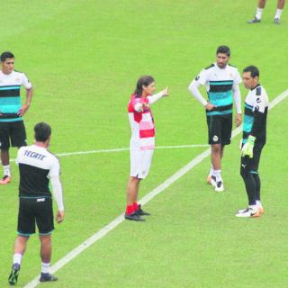 'Es una farsa, no se dejen engañar': Omar Bravo