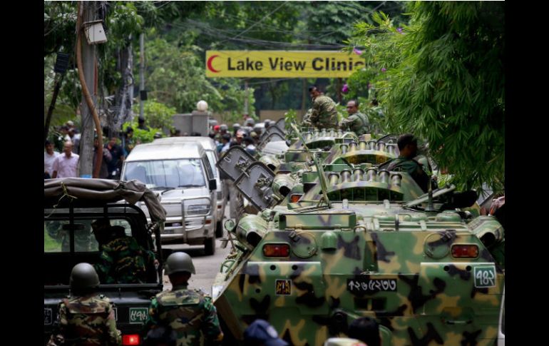 Más de cien elementos de seguridad intervinieron para rescatar a 13 rehenes. AP /