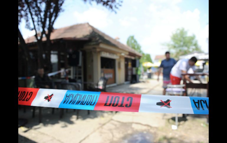 El agresor fue detenido por agentes de la policía que estaban cerca de la cafetería, dijo el ministro serbio del Interior. AP /