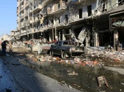 Tras los bombardeos, hubo una manifestación de la población de Yirud pidiendo que salgan de la localidad los rebeldes. AFP / T. Mohammed