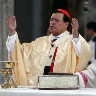 Papa Francisco felicita y reconoce labor sacerdotal de Norberto Rivera