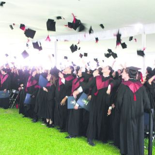 El Cervantes Loma Bonita celebra una generación más