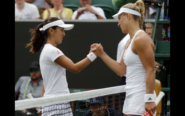 Éste fue el primer enfrentamiento entre las dos tenistas zurdas desde el Abierto de Australia, torneo que Kerber ganó. AP / B. Curtis