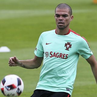 Una posible lesión de Pepe preocupa a Portugal