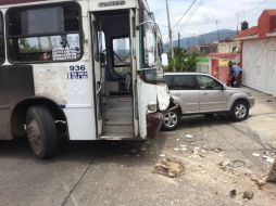 El choque ocurrió la tarde de este lunes en la colonia Arandas, sobre avenida Plutarco Elías Calles. ESPECIAL /
