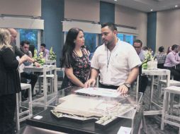 Futuros socios conocen el bosquejo de lo que será Paseo Alcalde. ESPECIAL /