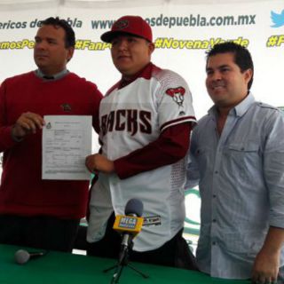 Bustamante firma con Diamantes de Arizona