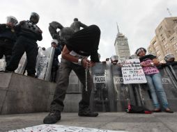 Alrededor de cuatro mil maestros y simpatizantes marcharon para exigir el restablecimiento del diálogo. EFE / S. Gutiérrez