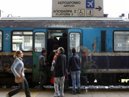 Tanto la empresa que opera los trenes de larga distancia como la que gestiona las vías entran en los planes de privatización. AFP / ARCHIVO