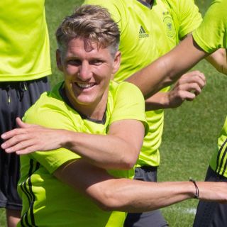 Confirman que Schweinsteiger será titular ante Francia