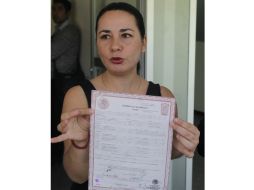 Amelie Reinah Serrano es la primera menor en el país en tener en primer lugar el apellido de la madre y en segundo el del padre. SUN / JMA