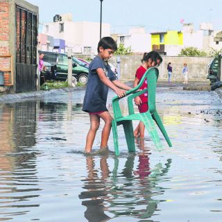 El alcalde de El Salto 'empeña' su palabra para solucionar inundaciones