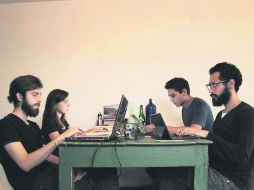 Integrantes. La revista “La Cigarra” estuvo conformada por Alexia Haltelman, Alejandro Cámara, Julio Rivas y Rubén Gil. ESPECIAL /