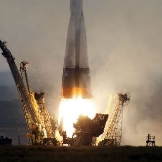 Lanzan con éxito nueva nave Soyuz