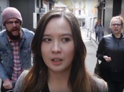 Tras revelar su ''secreto'', la protagonista sufre hostilidad de aquellos que sí ven la popular serie de HBO. YOUTUBE / Hit By A Blimp