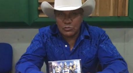 En el video, invita a sus seguidores a estar al pendiente de su grupo y del lanzamiento del próximo sencillo 'Una más'. YOUTUBE / Bronco Es Bronco