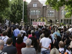 Este hecho ocurre a un día de que otro hombre afroamericano muriera baleado por policías en Luisiana. AP / J. Mone