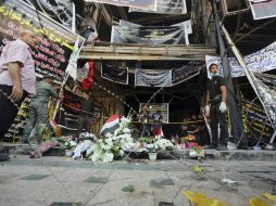 La explosión provocada por el kamikaze mató a pocas personas, pero el número aumentó por la propagación de las llamas. AP / K. Mohammed