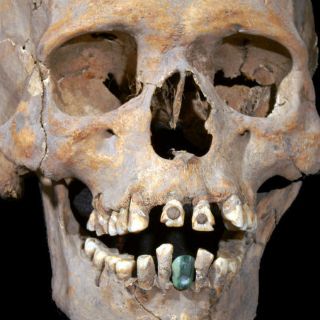 Analizan entierro de mujer de elite de mil 600 años de antigüedad