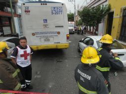El lugar del accidente fue acordonado para evitar el paso de peatones. EL INFORMADOR / F. Atilano