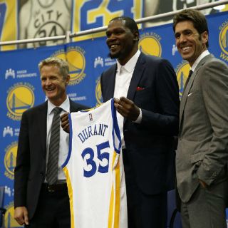 Durant oficializa contrato por dos años con Warriors