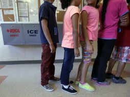 La Oficina de Inmigración y Aduanas tiene una capacidad para albergar hasta 34 mil inmigrantes en sus centros de reclusión. AP / ARCHIVO
