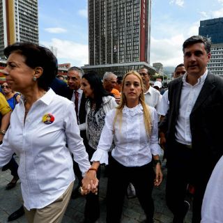 Venezuela suspende audiencia de juicio contra opositor López