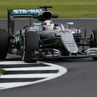 Hamilton supera a Rosberg en primeros ensayos del GP de Gran Bretaña