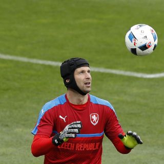 Petr Cech anuncia su retiro internacional
