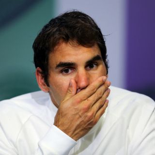 Federer espera no haberse lesionado en semis de Wimbledon