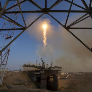 Nave Soyuz MS se acopla a la EEI