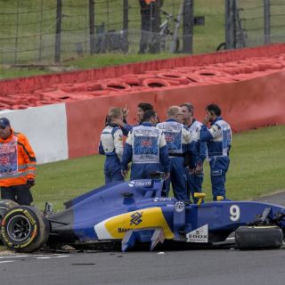 Trasladan a Marcus Ericsson a hospital tras accidente en Silverstone