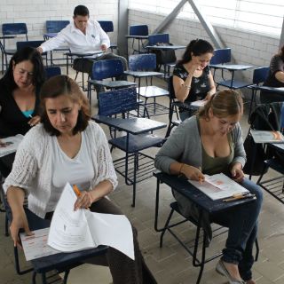 Acuden 420 maestros a evaluación en Guerrero