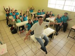 Impulsor. Jesús Camacho con sus alumnos de la asignatura de Español. EL INFORMADOR / F. Atilano